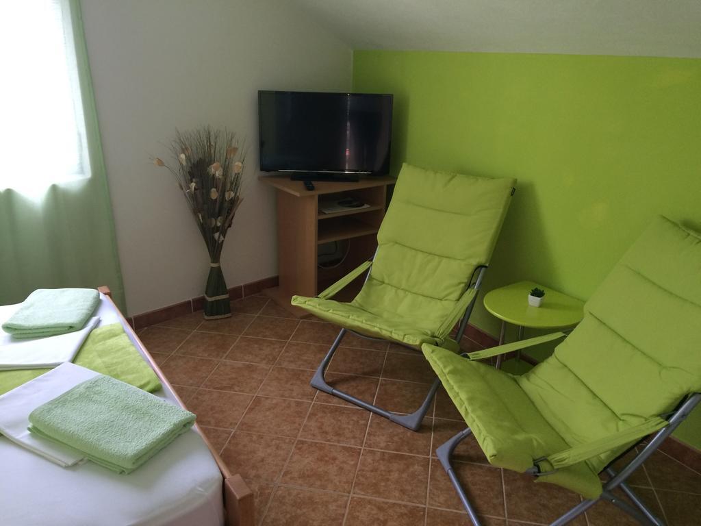 Apartments Nina Omisalj Ngoại thất bức ảnh