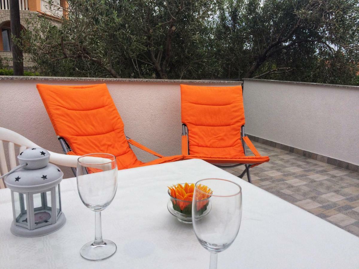 Apartments Nina Omisalj Ngoại thất bức ảnh